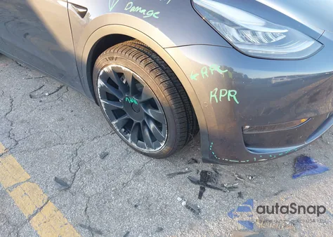 2022 Tesla Model Y Long Range Dual Motor All-Wheel Drive z USA, uszkodzony, nr VIN 7SAYGDEE9NF481758